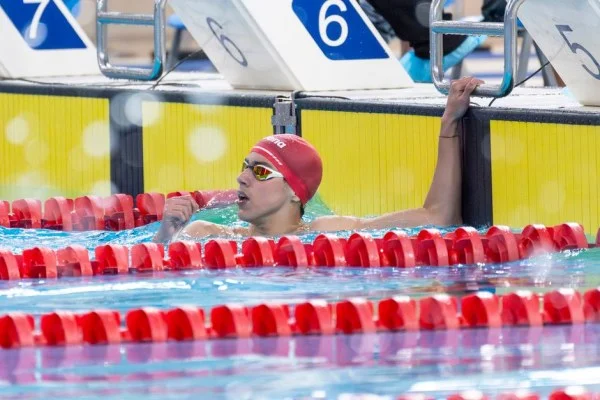 梅龙尼迪斯短池爆发打破五十仰世界纪录开启新时代